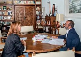 Reunión de la alcaldesa con la Dip de Cáceres.