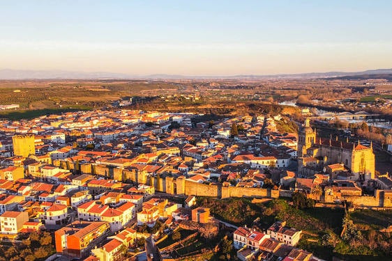 Crean actividades turísticas para que los niños aprendan la historia de Coria