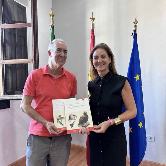 «Aves de Extremadura», una obra de Felipe Rodríguez Pérez y Fernando Domínguez Domínguez llega a Coria