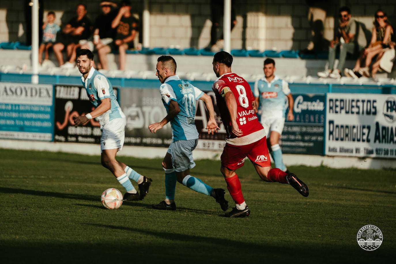 El CD Coria sigue líder pero pierde su renta