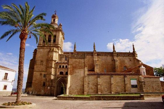La catedral de Coria incorpora audioguías a su visita cultural y renueva su página web