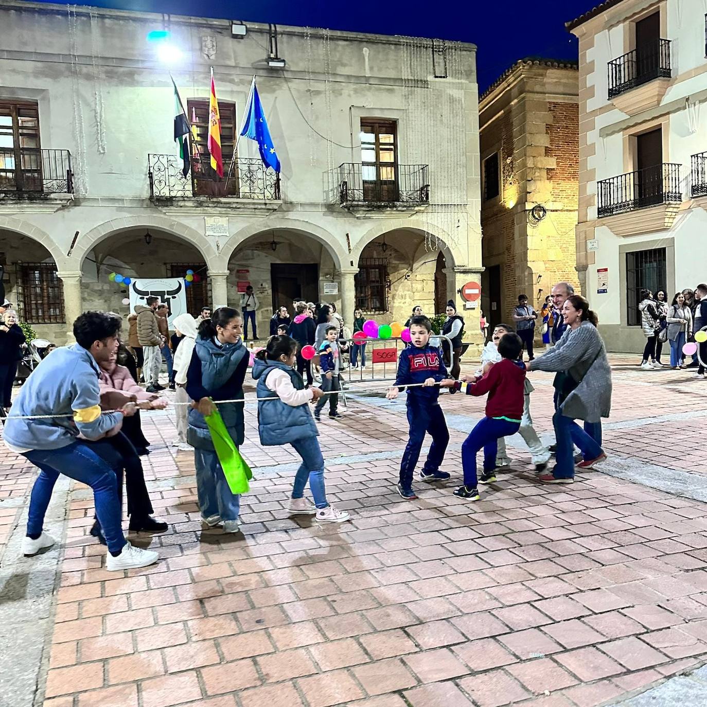 El II Festival de la Chaquetía acoge a cientos de caurienses en apoyo a AFA