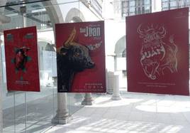 Exposición de carteles de San Juan de otros años.