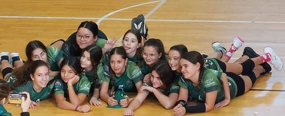 Las chicas del Club Voleibol Coria triunfan en Cáceres