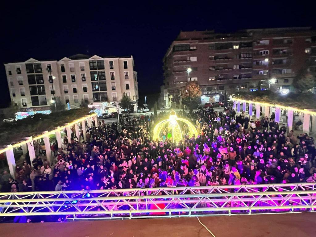 Coria da la bienvenida a la Navidad con el encendido de luces