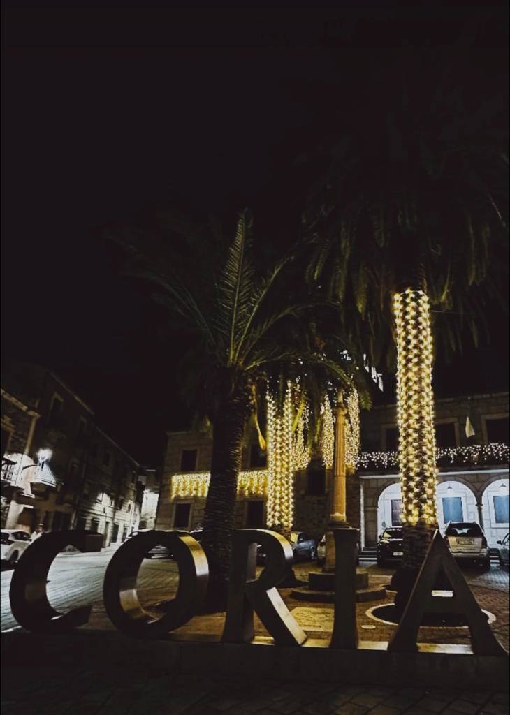 Coria da la bienvenida a la Navidad con el encendido de luces