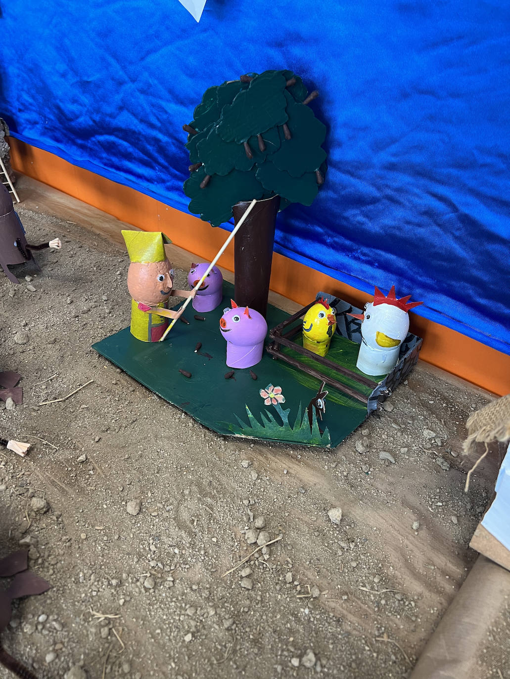 El San José Obrero de Rincón del Obispo crea un Belén con cáscaras de huevo