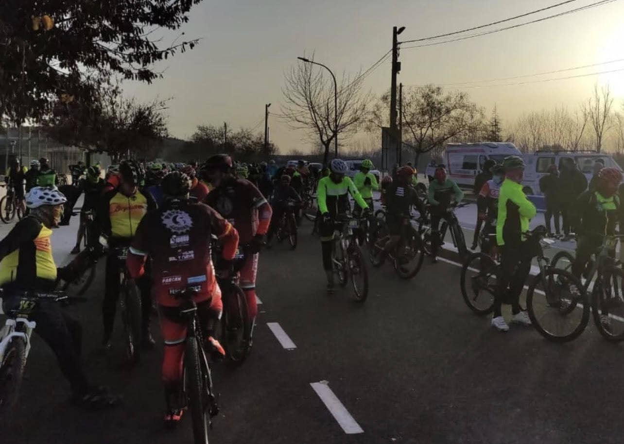 Más de un centenar de ciclistas se dan cita en la XV Marcha BTT «Medina Cauria»