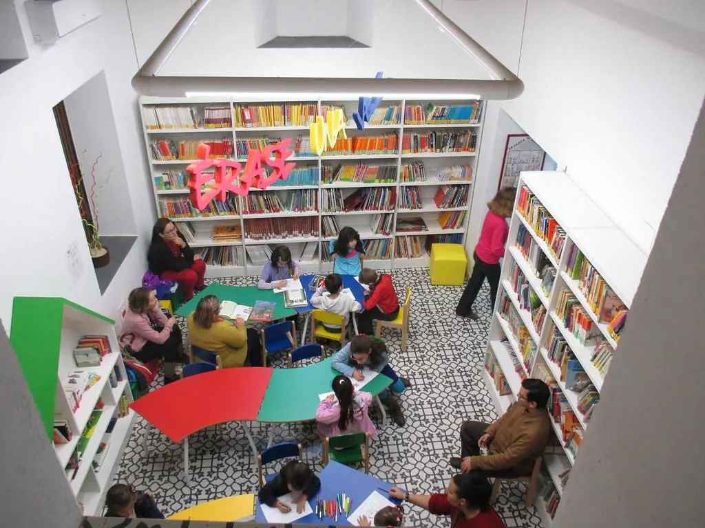Actividad infantil en la Biblioteca municipal. 