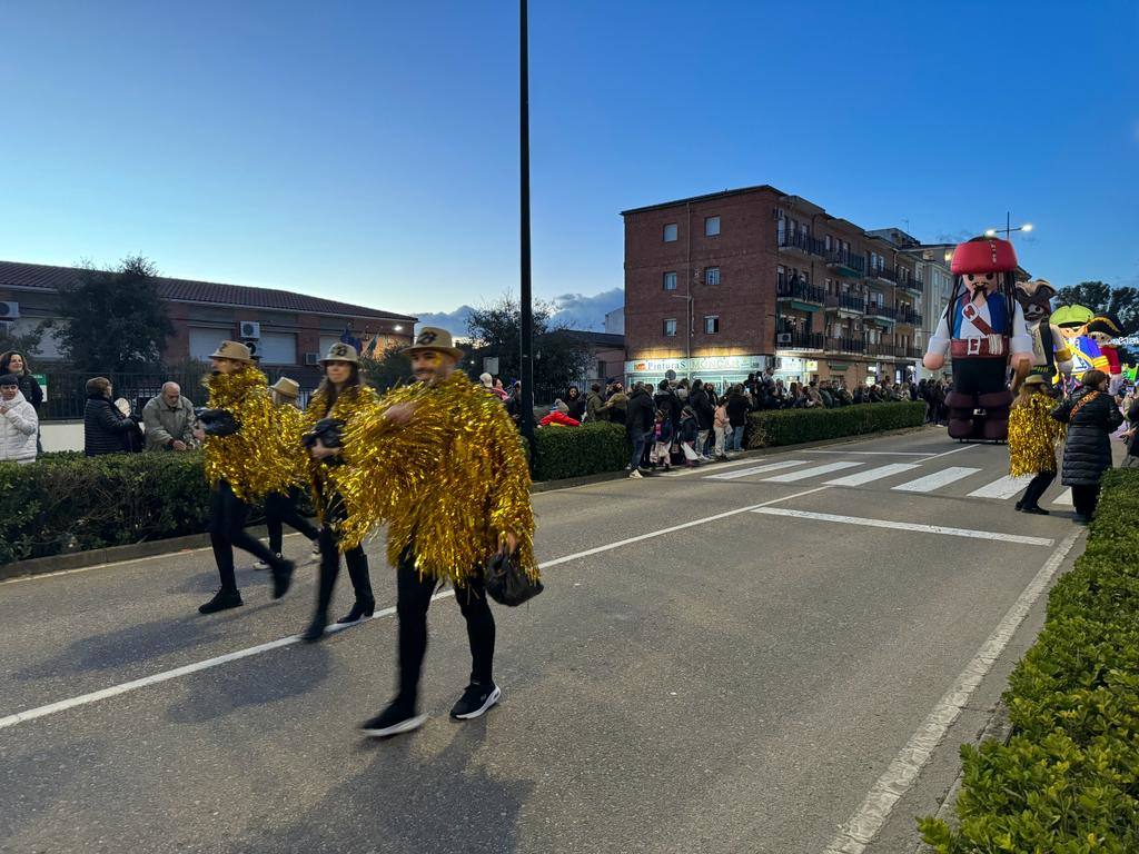 Cientos de caurienses acogen a los Reyes Magos en su llegada a Coria