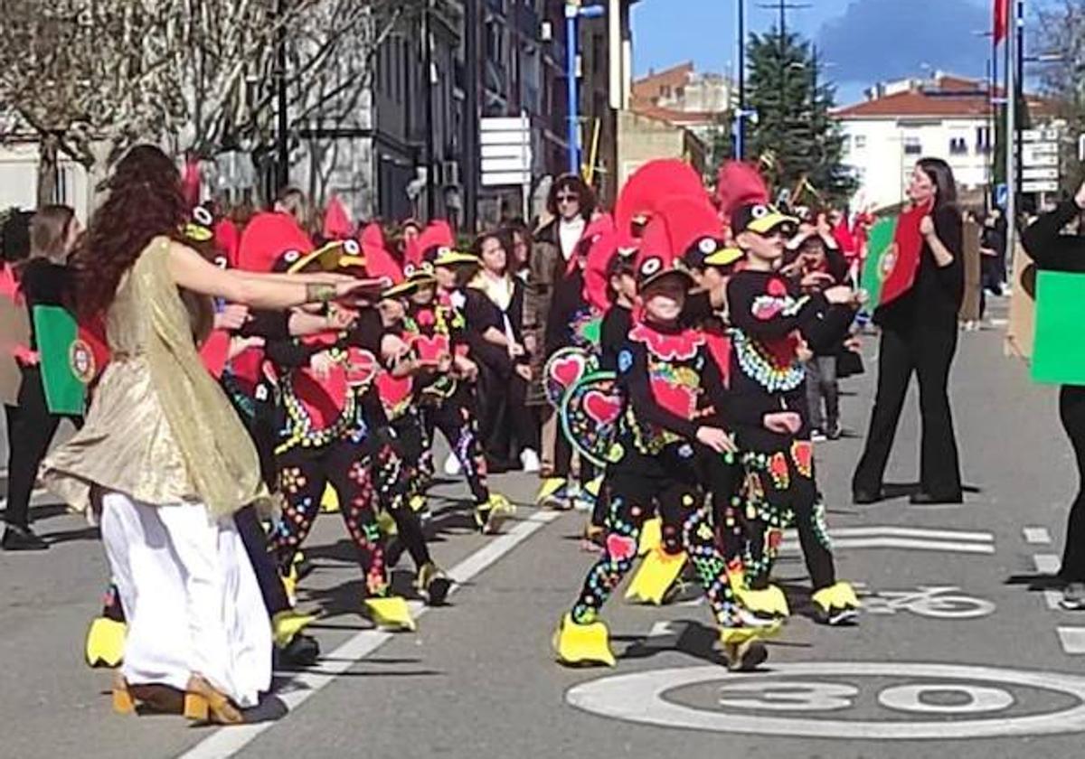 Coria finaliza el Carnaval 2024 con el esperado desfile educativo