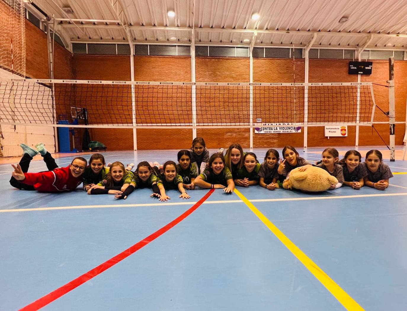El Benjamín A del Volei Coria triunfa en Miajadas