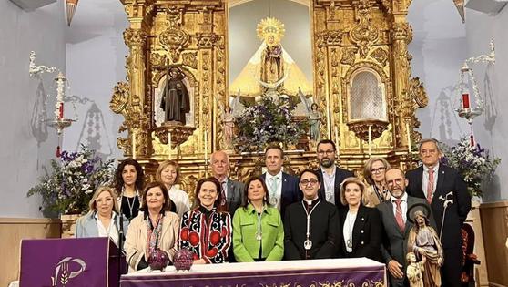 Cristina Cordoba ya tiene la medalla y el pin de la Virgen de Argeme