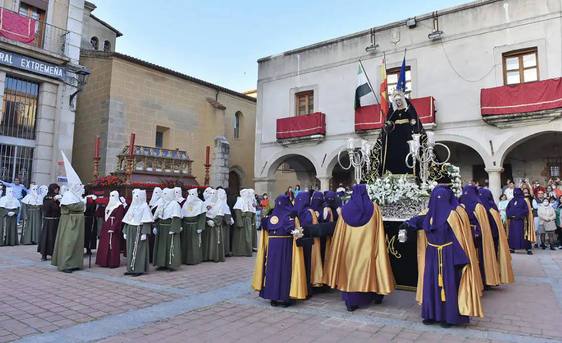 Tres procesiones marcan el Viernes Santo en Coria