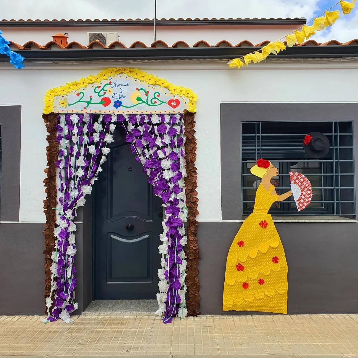 Vecinos del Rincón del Obispo asisten a su IX Festival de las Flores