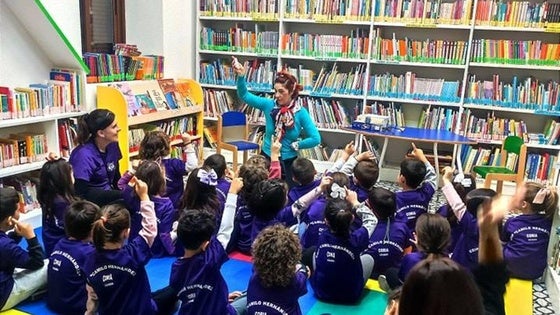 Los colegios e IES de Coria visitan la biblioteca municipal