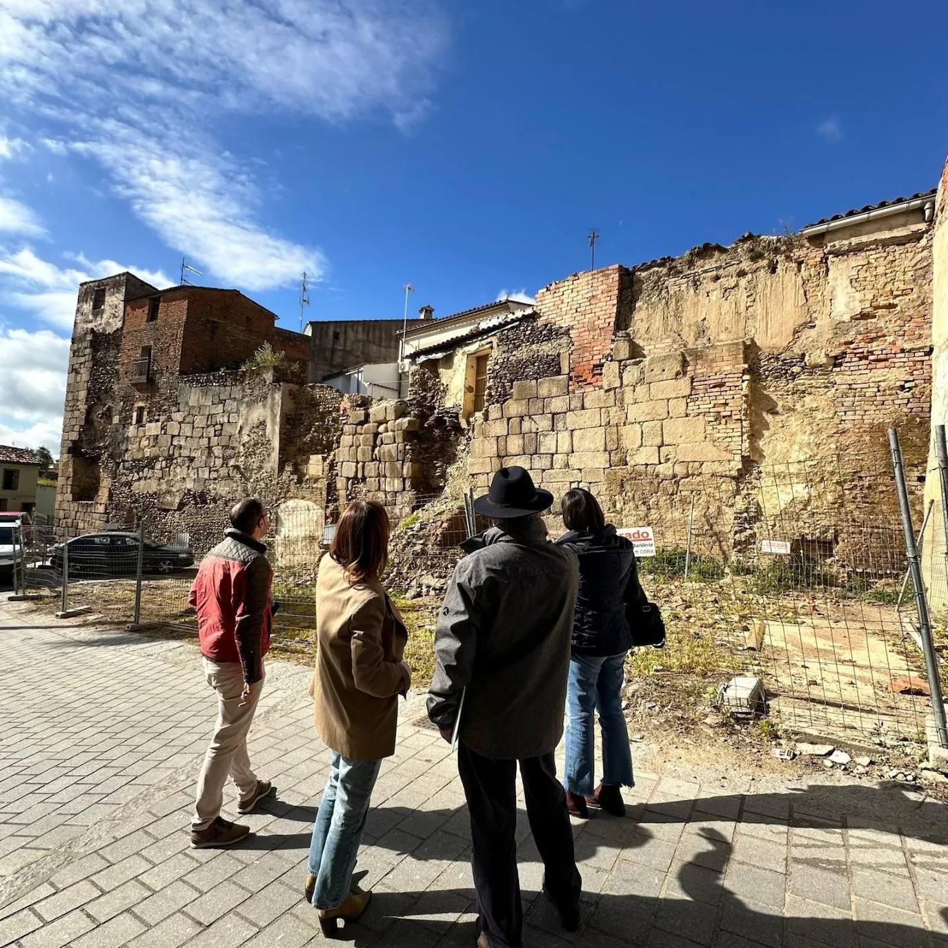 Visita de los técnicos de la Junta a la muralla.