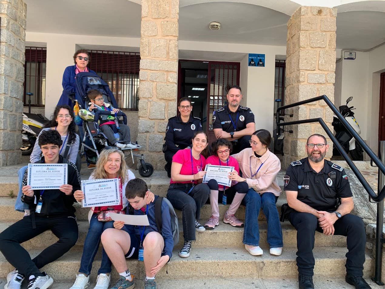 El Aula Abierta del Colegio Zurbarán visita las dependencias de la Policía Local