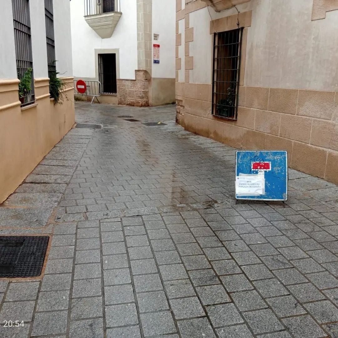 Calle Alonso Díaz cerrada temporalmente por estrechamiento