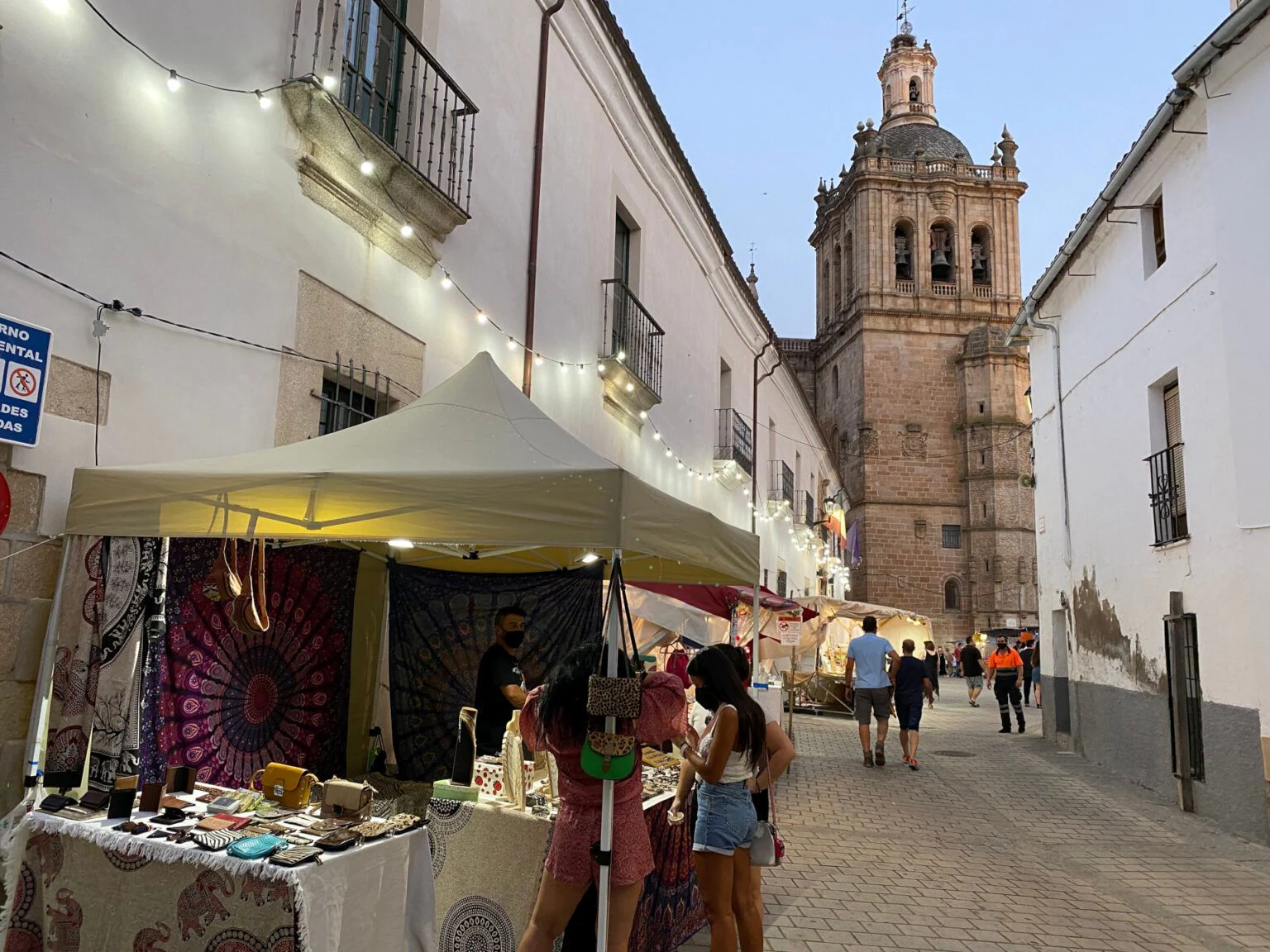 Mercado de velas en Cora.