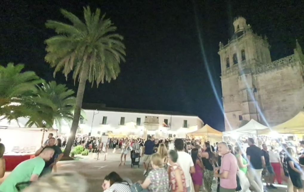 Recuerda cómo se ha vivido el Mercado de las Velas y el Jueves Turístico de 2024