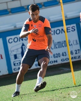 Jugador del CD Coria.