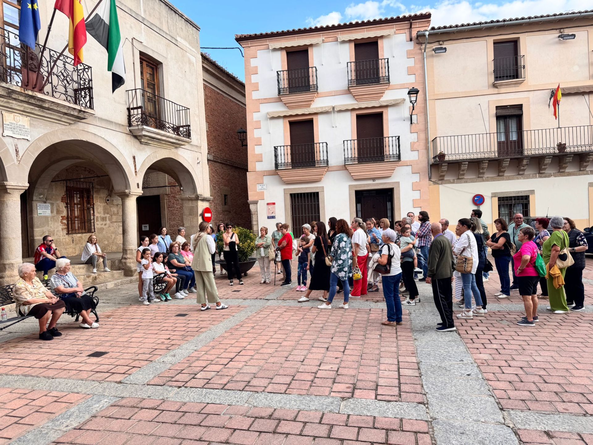Éxito de la ruta «Caminando por el Recuerdo» en Coria