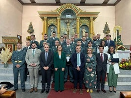 Equipo de Gobierno junto a la Guardia Civil.