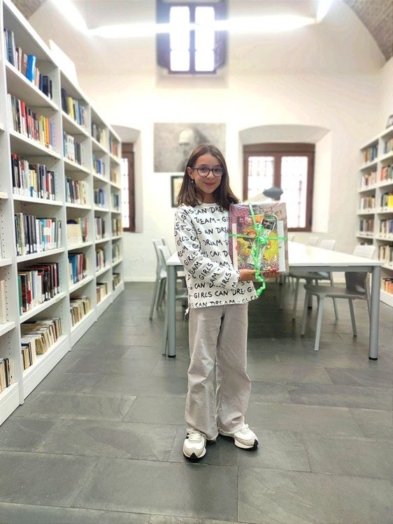 Irene Mora Lubián, ganadora del concurso de narración en audio de la Biblioteca de Coria por el Día de las Escritoras