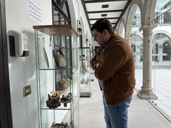 El Ayuntamiento de Coria acoge una exposición de Mini Belenes hasta el próximo 8 de enero
