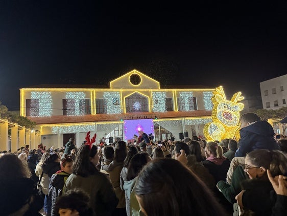 Así se han encendido las luces de Navidad en Coria