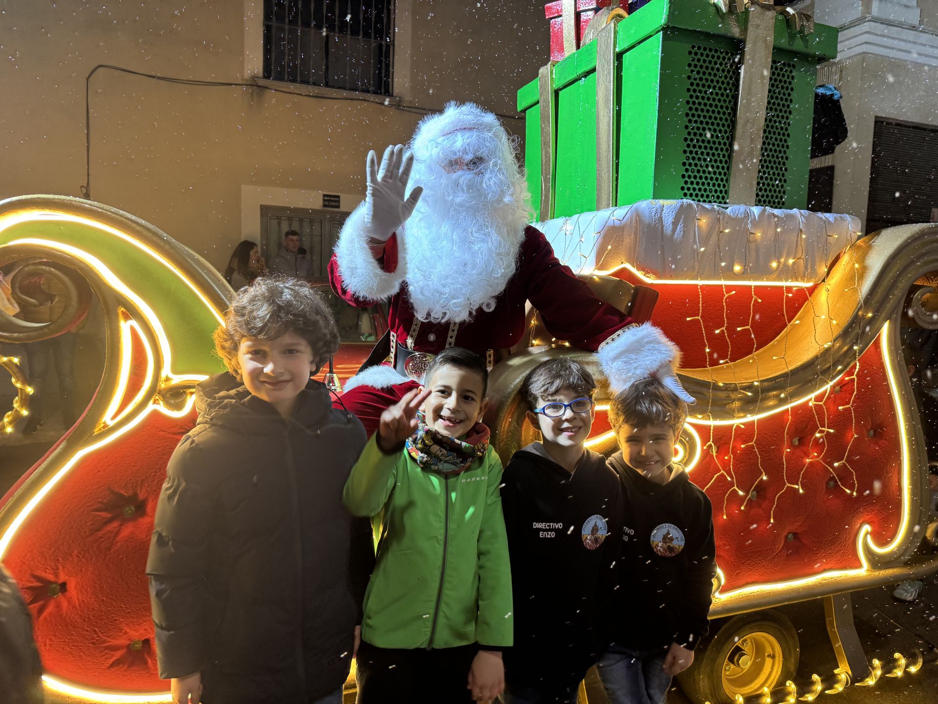 Coria da la bienvenida a la Navidad con un multitudinario encendido de luces