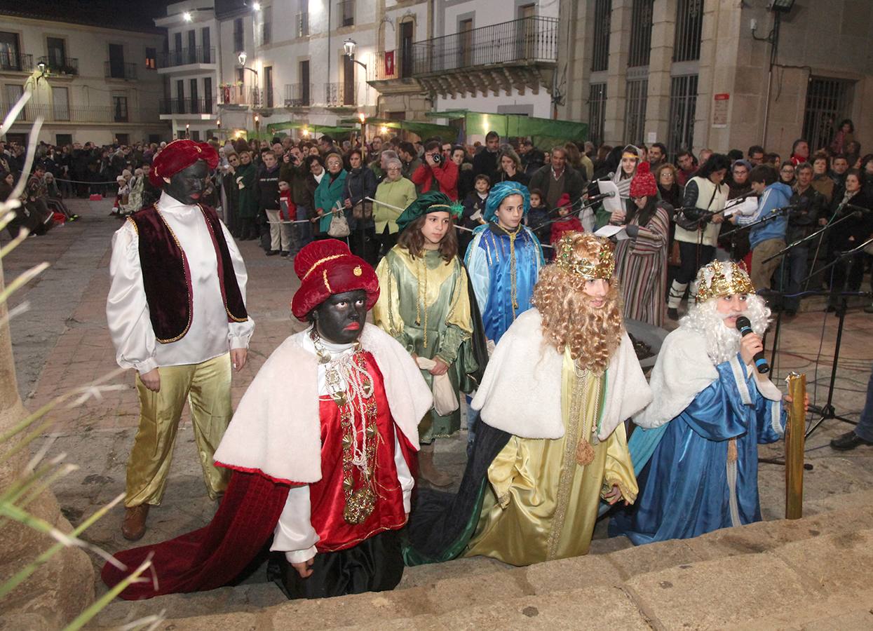 Belén instalado en la plaza de EspañaKarpint