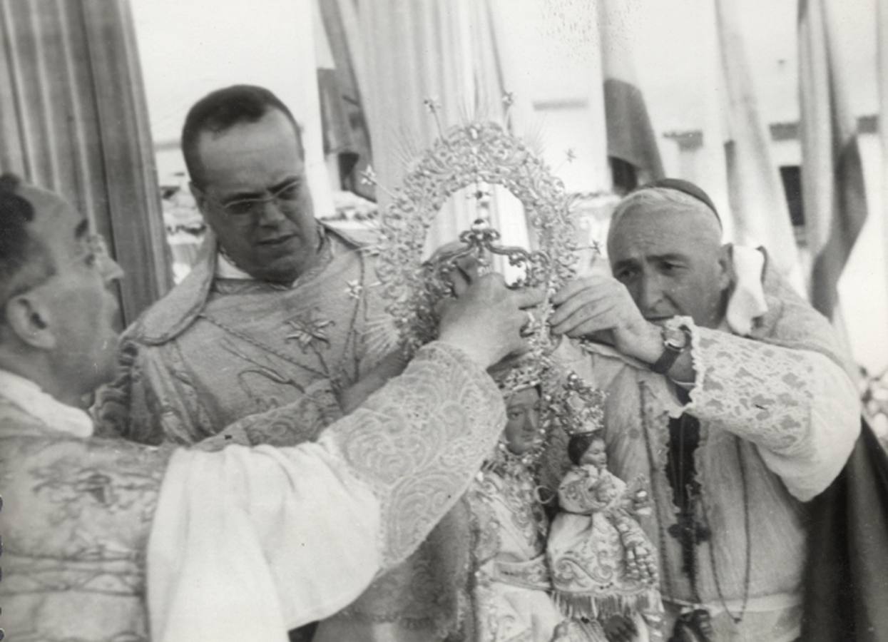 Coronación de la Virgen de Argeme en el año 1956