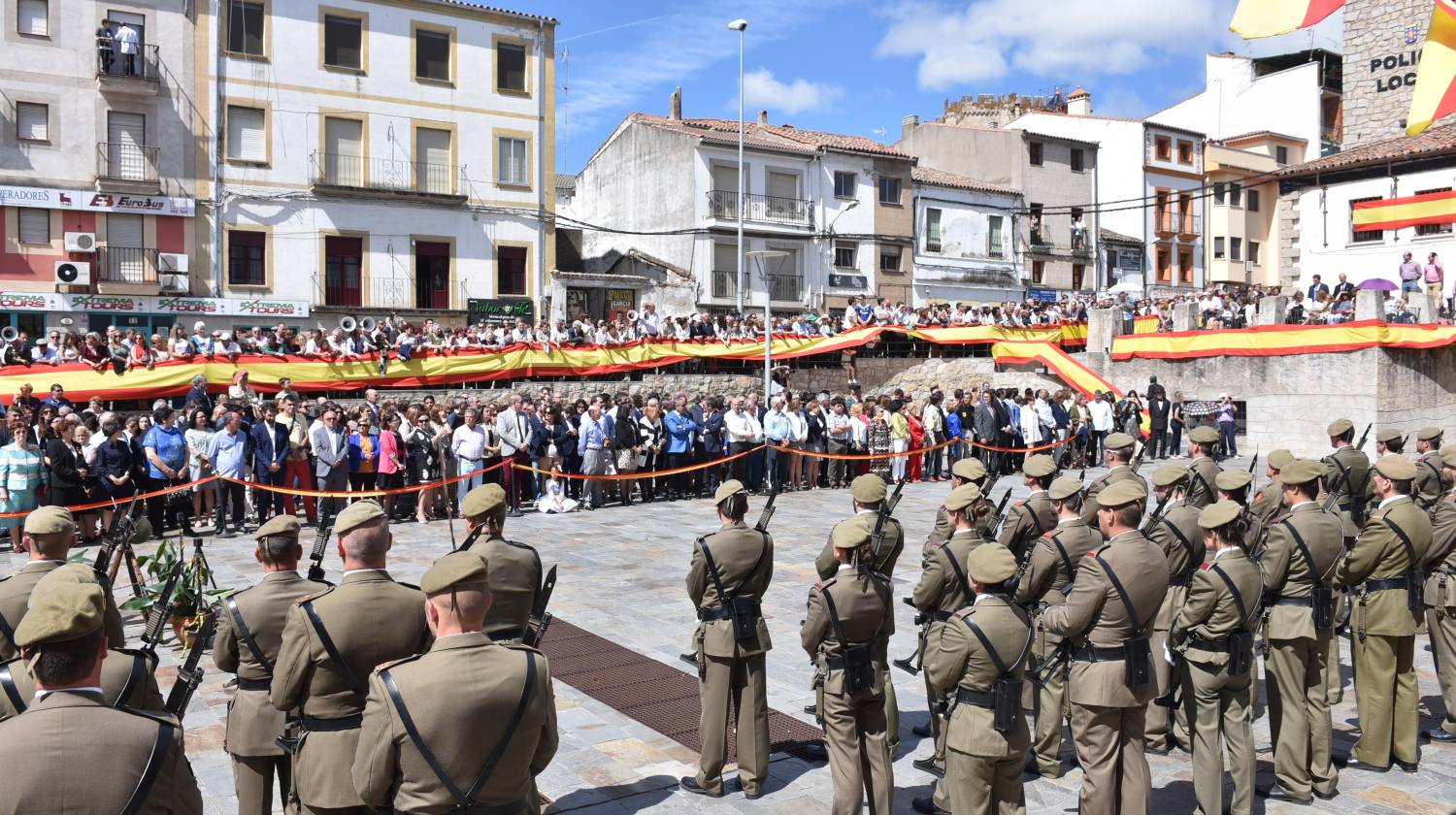 Los militares en la plaza de la Paz
