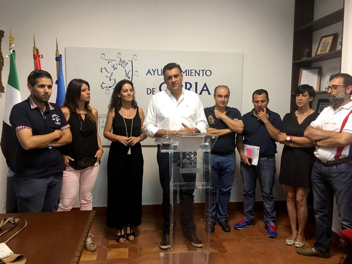 El alcalde y su equipo de gobierno