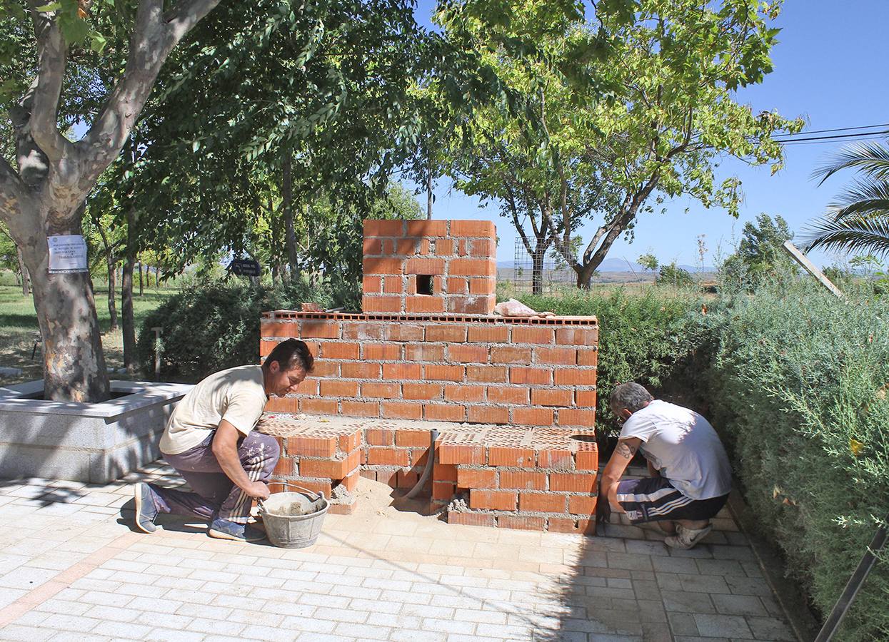 Obras en la fuente de la ermita