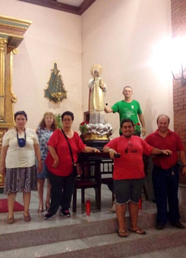 Personas con discapacidad ante la imagen de San Ignacio