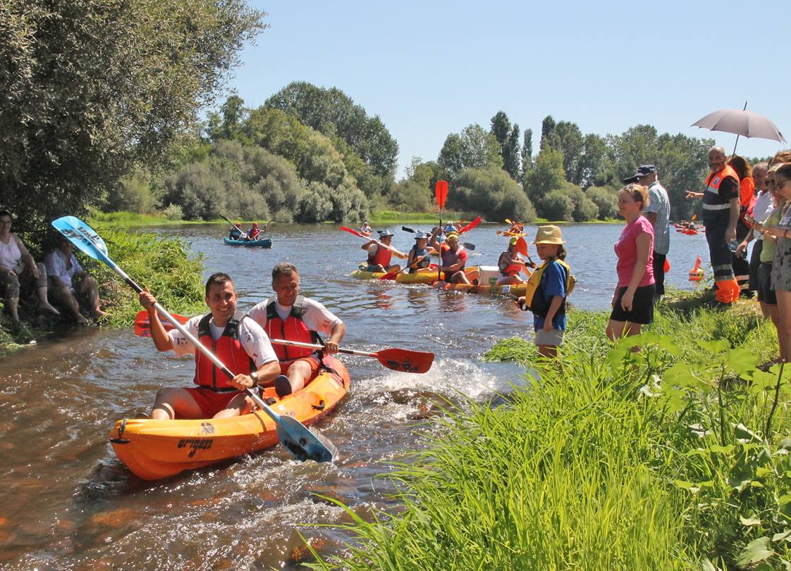 Más de 600 palistas participaron en la IX Edición del Descenso del río Alagón