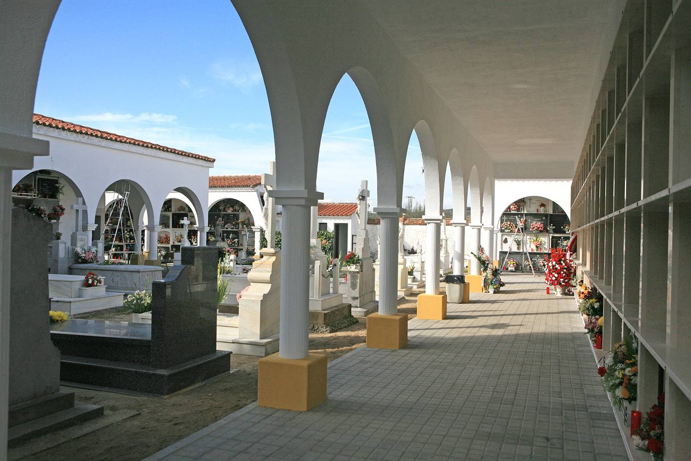 Vista parcial del cementerio municipal de Coria