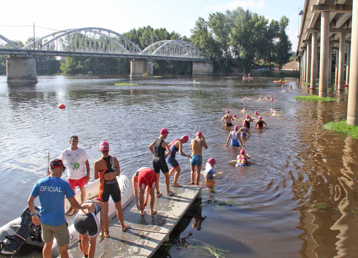 Participantes en el río Alagón