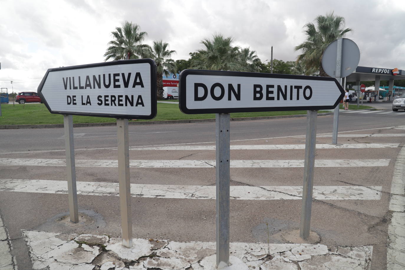 Carteles indicadores con las dos localidades. 