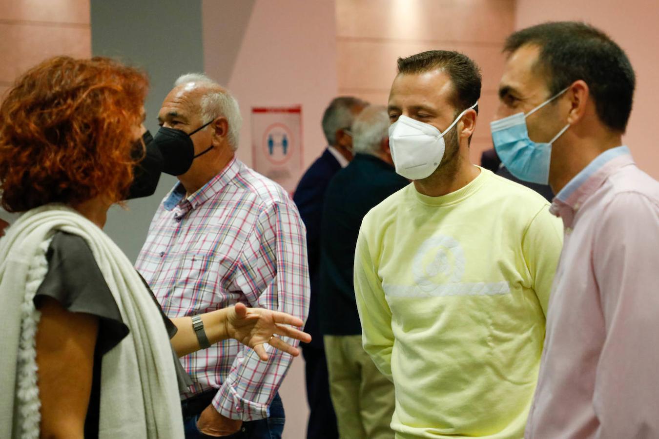 Un centenar de personas asistieron a la presentación