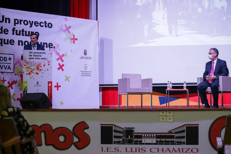 Alrededor de 230 personas han participado en este primer acto.