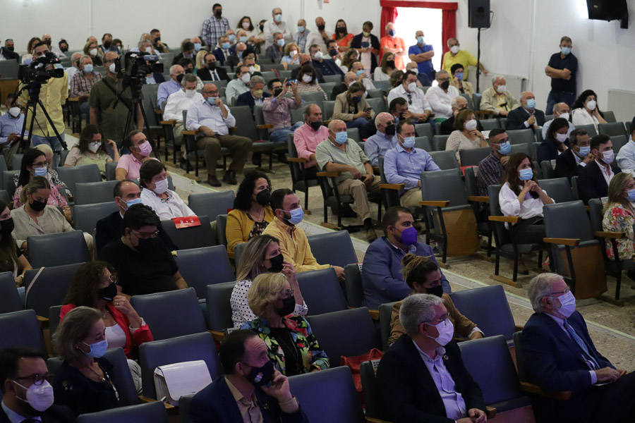 Alrededor de 230 personas han participado en este primer acto.