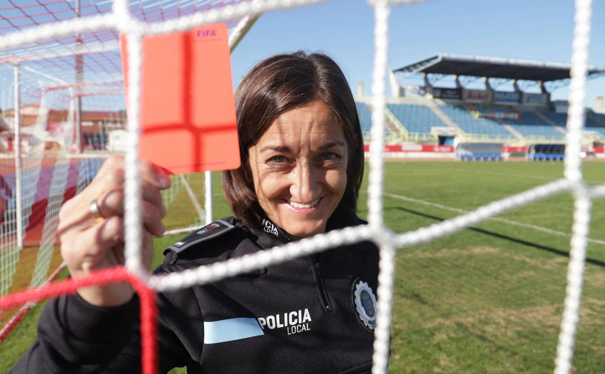 Paloma Quintero Siles compagina actualmente la profesión como Policía Local en Don Benito con la de Referee Observer de UEFA. 