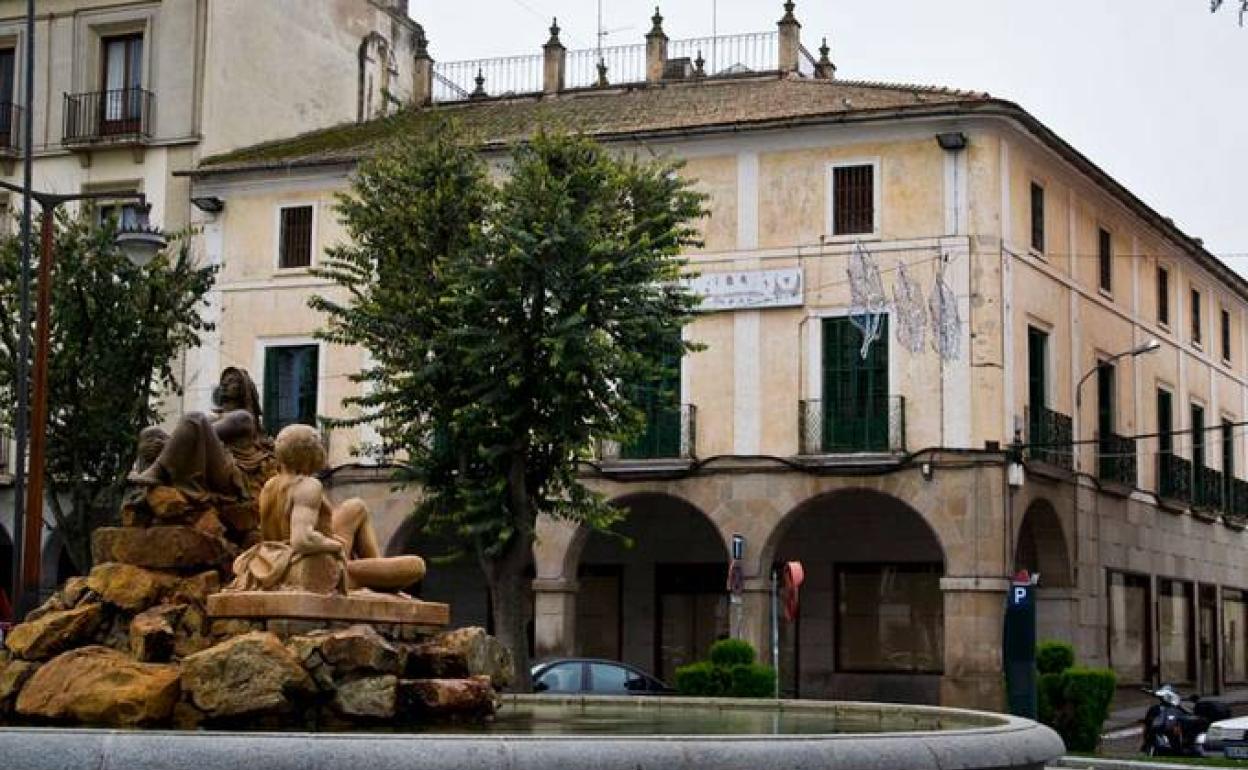 Se trata de un histórico edificio ubicado en la plaza de España. 