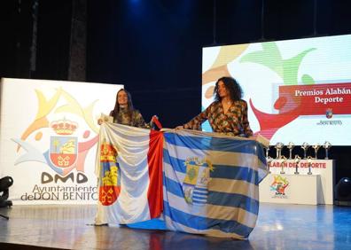 Imagen secundaria 1 - La emoción volvió a los Premios Alabán tras dos años de ausencia