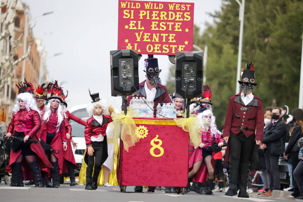 El mensaje de 'No a la guerra' estuvo presente en muchas de las comparsas. 
