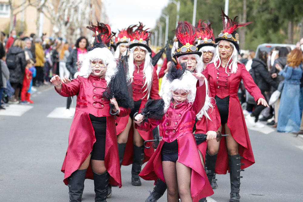 El mensaje de 'No a la guerra' estuvo presente en muchas de las comparsas. 